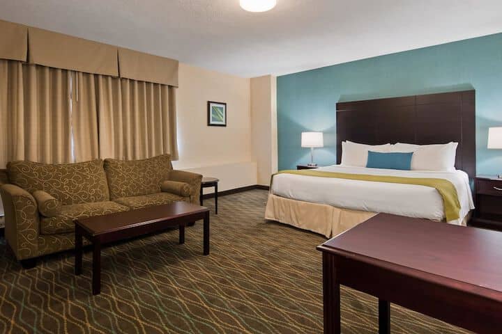 Room 8 of 30